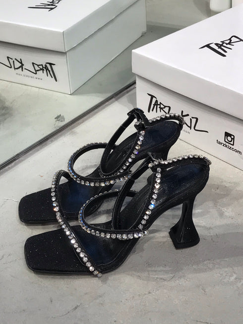 TUVANA SİYAH KRİSTAL TAŞLI TOPUKLU SANDALET